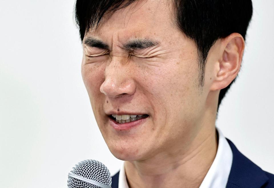 　記者会見する再生の道の石丸代表＝22日