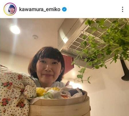 川村エミコのインスタグラム（＠ｋａｗａｍｕｒａ＿ｅｍｉｋｏ）から。
