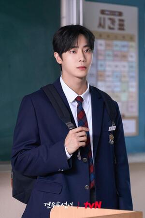 　韓国放送局・ｔｖＮの公式Ｘ＠ＣＪｎＤｒａｍａより「巫女と彦星」でロマンスドラマに初挑戦するチュ・ヨンウ