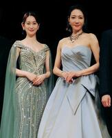 　柚希礼音（右）と愛希れいか