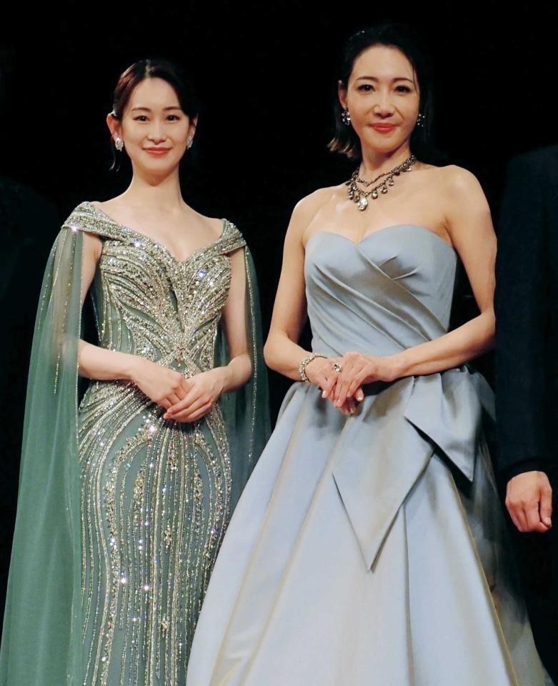 　柚希礼音（右）と愛希れいか