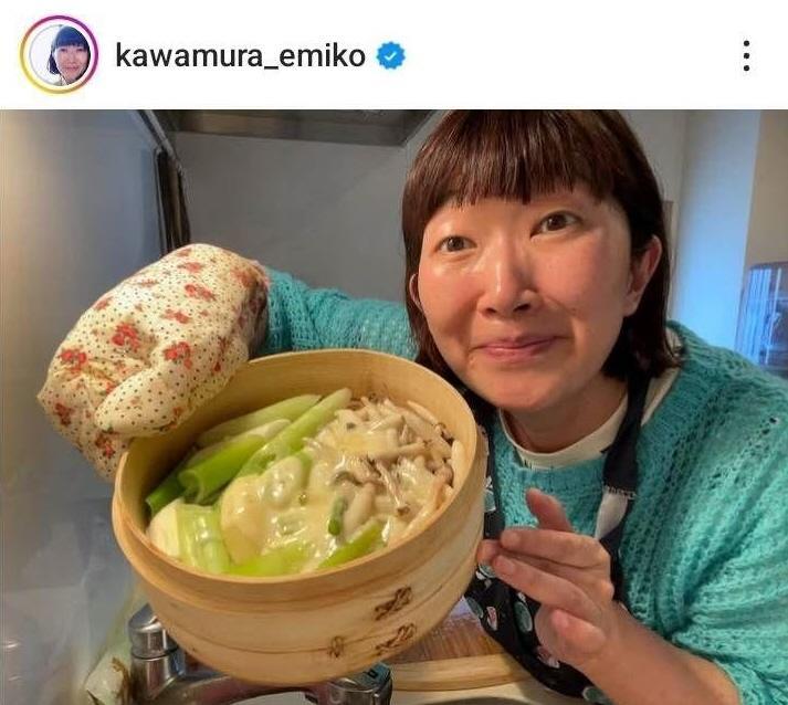 川村エミコのインスタグラム（＠ｋａｗａｍｕｒａ＿ｅｍｉｋｏ）から。