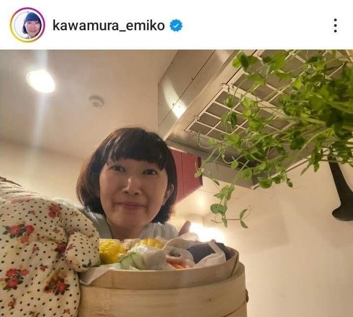 川村エミコのインスタグラム（＠ｋａｗａｍｕｒａ＿ｅｍｉｋｏ）から。
