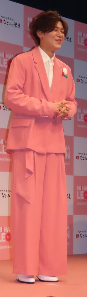 　「なごみの米屋宣伝部長」に就任した新浜レオン