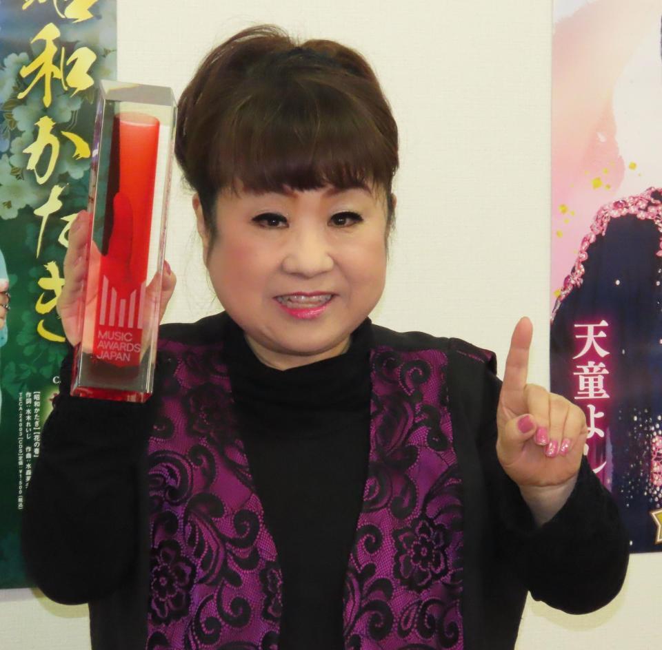 　上半期カラオケランキング１位を獲得した天童よしみ