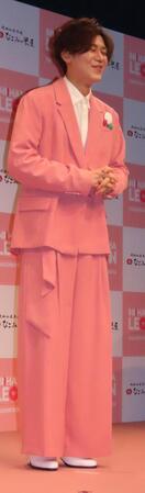 　「なごみの米屋宣伝部長」に就任した新浜レオン