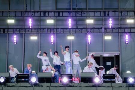 　「ＩＮＩ　３ＲＤ　ＡＬＢＵＭ“ＴＨＥ　ＯＲＩＧＩＮ”発売記念シークレットライブ」を行ったＩＮＩ©ＬＡＰＯＮＥ　ＥＮＴＥＲＴＡＩＮＭＥＮＴ