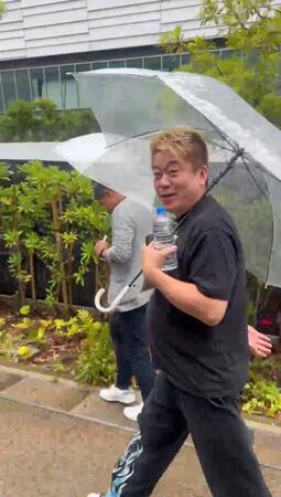 　フジＨＤの株主総会に向かう堀江貴文氏