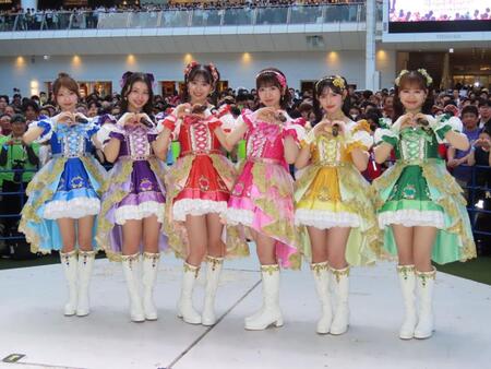 　イベントを行った超ときめき♡宣伝部の（左から）辻野かなみ、杏ジュリア、坂井仁香、小泉遥香、菅田愛貴、吉川ひより