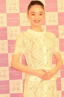 　退団会見した宝塚歌劇団雪組トップ娘役の夢白あや