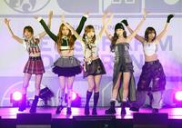 　新曲を披露したＬＥ　ＳＳＥＲＡＦＩＭ（撮影・石井剣太郎）