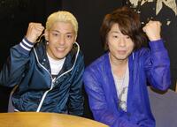 　ロンドンブーツ１号２号の田村亮（左）と田村淳＝２００９年