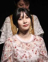 　発表会に登場した佐野ひなこ（撮影・佐々木彰尚）