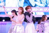 　シングル発売記念イベントでパフォーマンスを行うモーニング娘。’２５の野中美希（左）と生田衣梨奈