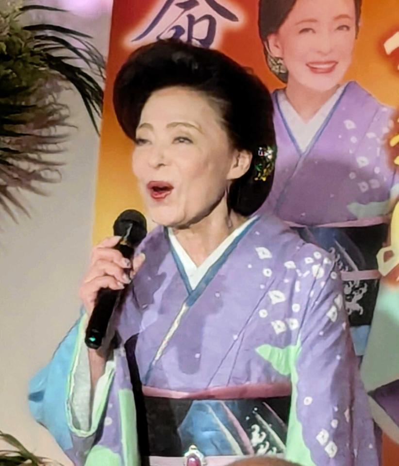 　新曲の発表会を行った松前ひろ子