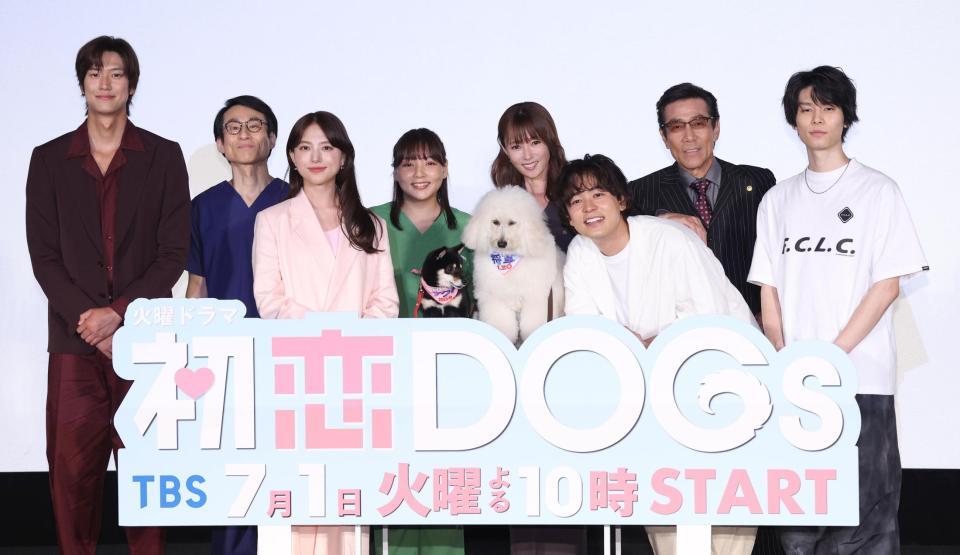 　発表会に登場した（左から）ナ・イヌ、なだぎ武、清原果耶、野呂佳代、深田恭子、成田凌、岸谷五朗、萩原利久（撮影・佐々木彰尚）