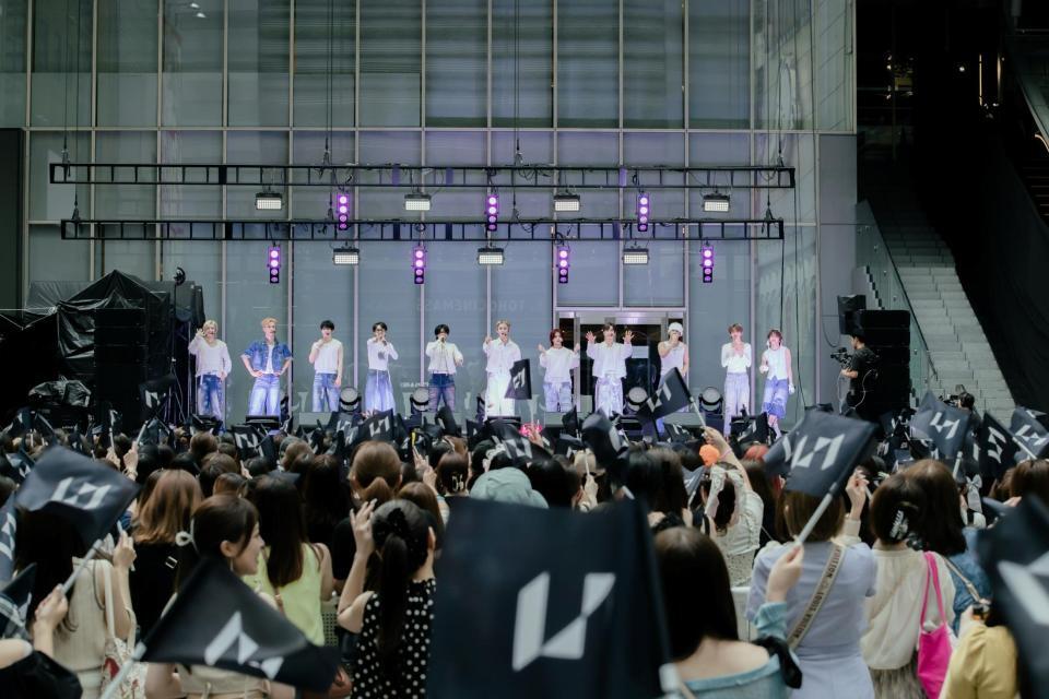 　「ＩＮＩ　３ＲＤ　ＡＬＢＵＭ“ＴＨＥ　ＯＲＩＧＩＮ”発売記念シークレットライブ」を行ったＩＮＩ©ＬＡＰＯＮＥ　ＥＮＴＥＲＴＡＩＮＭＥＮＴ