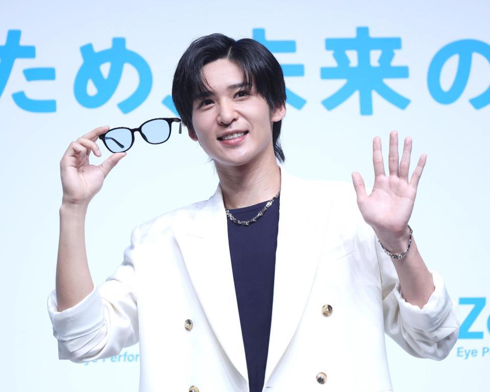 　発表会に登場した目黒蓮（撮影・佐々木彰尚）