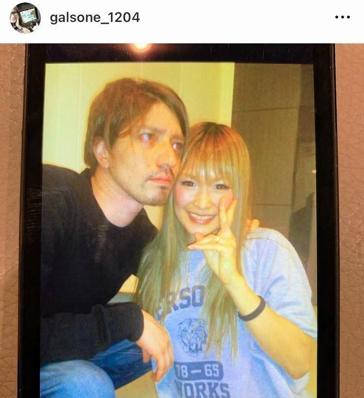 　若かりし頃の２ショット。ギャル曽根のインスタグラム＠ｇａｌｓｏｎｅ＿１２０４（２０年６月４日付）より