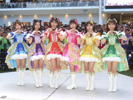 　イベントを行った超ときめき♡宣伝部の（左から）辻野かなみ、杏ジュリア、坂井仁香、小泉遥香、菅田愛貴、吉川ひより