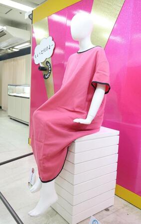 　展示された衣装（撮影・佐々木彰尚）