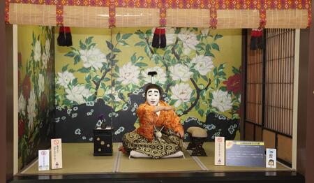 　展示された人形（撮影・佐々木彰尚）