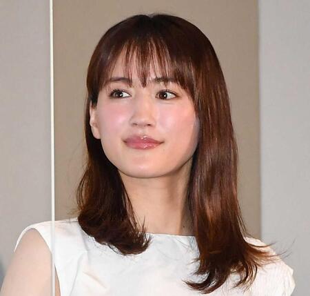 「まさか綾瀬はるかが葉っぱ隊とは」「攻めてる」ＮＨＫドラマ笑撃場面にネット沸く