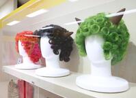 　展示された雷様のかつら（撮影・佐々木彰尚）