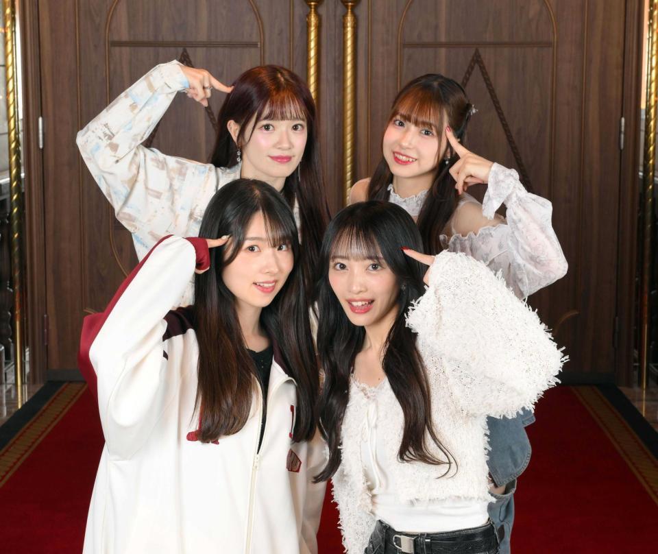 　（前列左から）岩立沙穂、向井地美音、（後列同）武藤小麟、橋本陽菜（撮影・伊藤笙子）