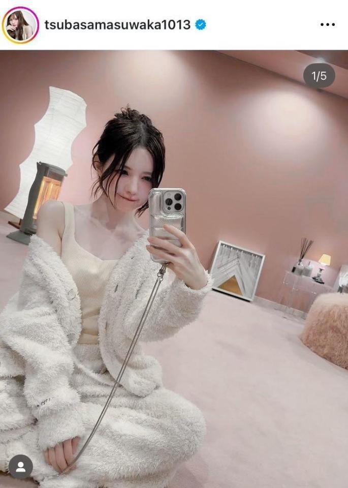 　益若つばさのインスタグラム＠ｔｓｕｂａｓａｍａｓｕｗａｋａ１０１３（２月１７日付）より