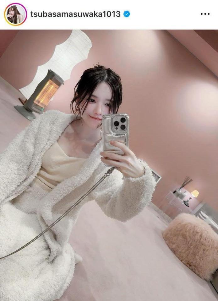　益若つばさのインスタグラム＠ｔｓｕｂａｓａｍａｓｕｗａｋａ１０１３（２月１７日付）より