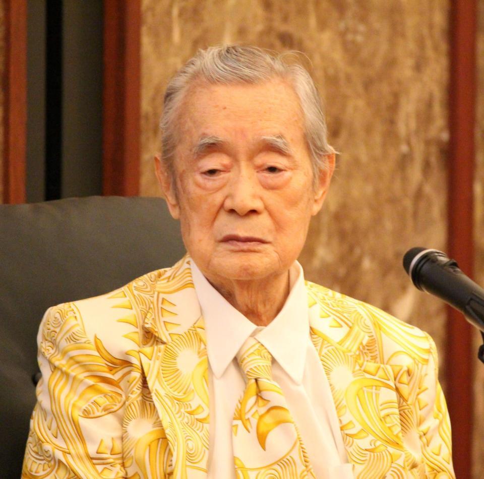 　９７歳の誕生祭に登場したドクター中松氏