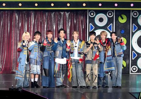 　初ライブでファンに今後の活躍を誓ったＢ＆ＺＡＩ。（左から）今野大輝、稲葉通陽、本高克樹、鈴木悠仁、橋本涼、菅田琳寧、矢花黎、川﨑星輝（撮影・伊藤笙子）