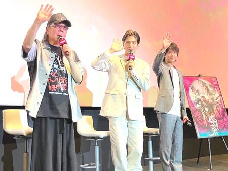 　ゲキ×シネ「バサラオ」初日舞台あいさつに登場した（左から）古田新太、生田斗真、中村倫也