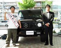 　ベンツを購入したフットボールアワーの岩尾望（左）と後藤輝基＝２００４年