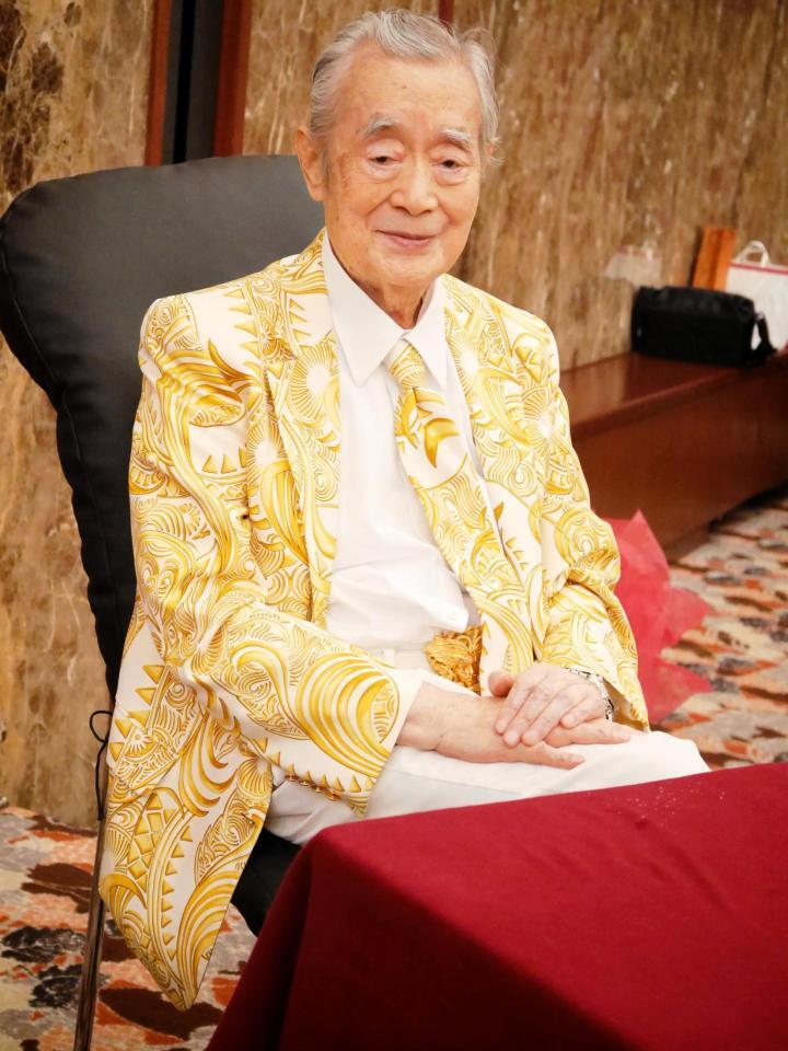 　９７歳の誕生日を迎えたドクター・中松氏