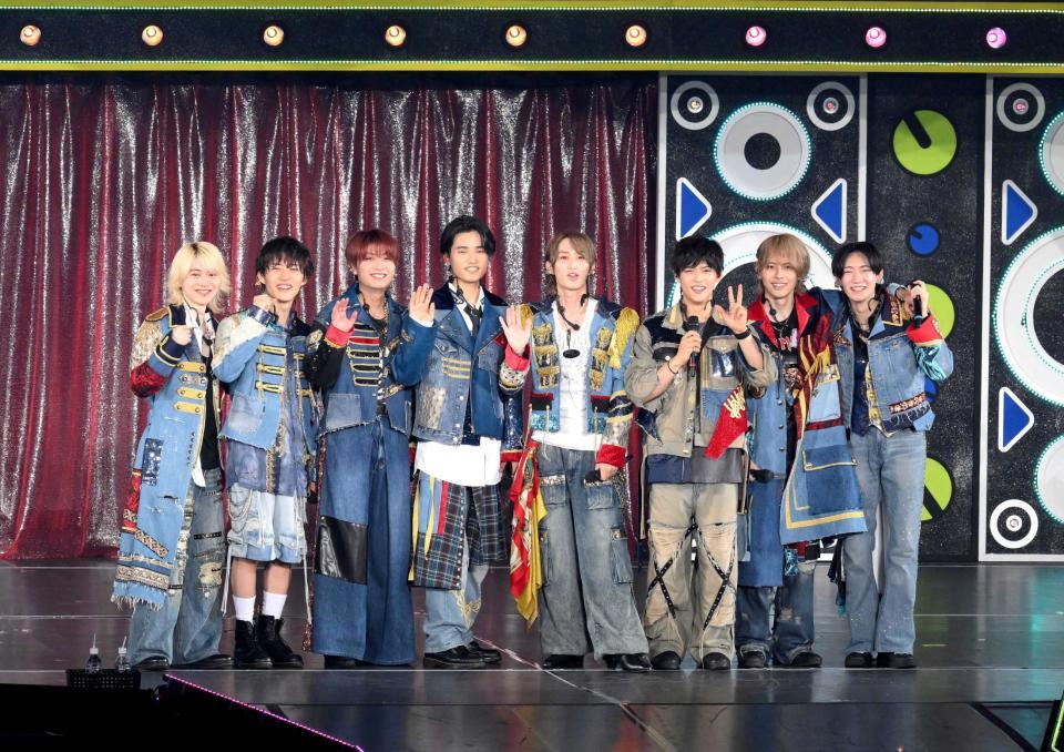 　初ライブでファンに今後の活躍を誓ったＢ＆ＺＡＩ。（左から）今野大輝、稲葉通陽、本高克樹、鈴木悠仁、橋本涼、菅田琳寧、矢花黎、川﨑星輝（撮影・伊藤笙子）