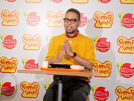 　ビーフペッパーライスを前に「いただきます」と両手を合わせるＥＸＩＬＥ　ＮＥＳＭＩＴＨ