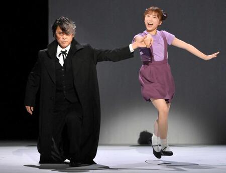 　ブラック・ジャック役の坂本昌行（左）とピノコ役の矢吹奈子（撮影・堀内翔）