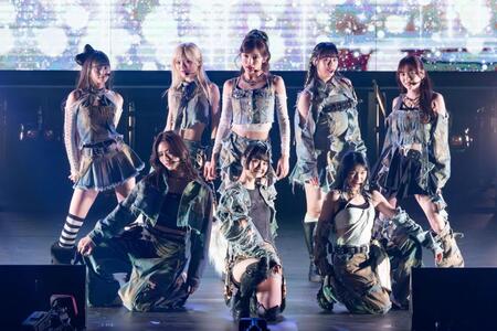 　熱唱する（前列左から）Ｇｉｒｌｓ２の隅谷百花、菱田未渚美、山口綺羅、（後列左から）原田都愛、鶴屋美咲、小川桜花、小田柚葉、増田來亜　©高田梓、河村美貴、ヨシモリユウナ