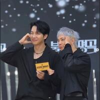 　ＦＴＩＳＬＡＮＤ　イ・ホンギの公式インスタグラム＠ｓｋｕｌｌｈｏｎｇ１２より　「不朽の名曲」でタッグを組んだ（左から）イ・スンギ、ＦＴＩＳＬＡＮＤのホンギ