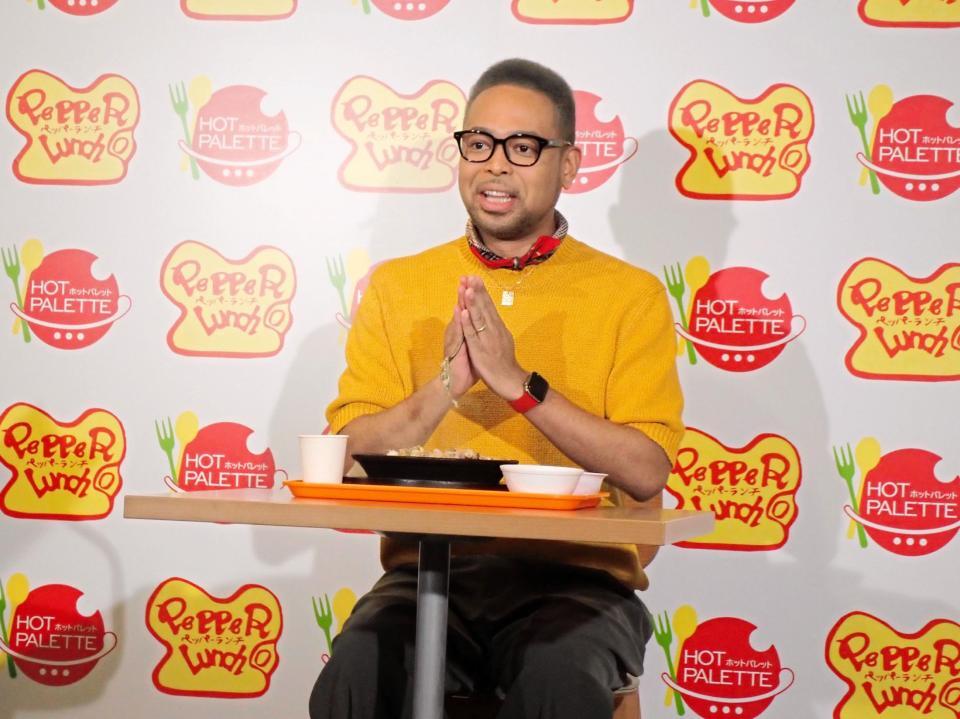 　ビーフペッパーライスを前に「いただきます」と両手を合わせるＥＸＩＬＥ　ＮＥＳＭＩＴＨ