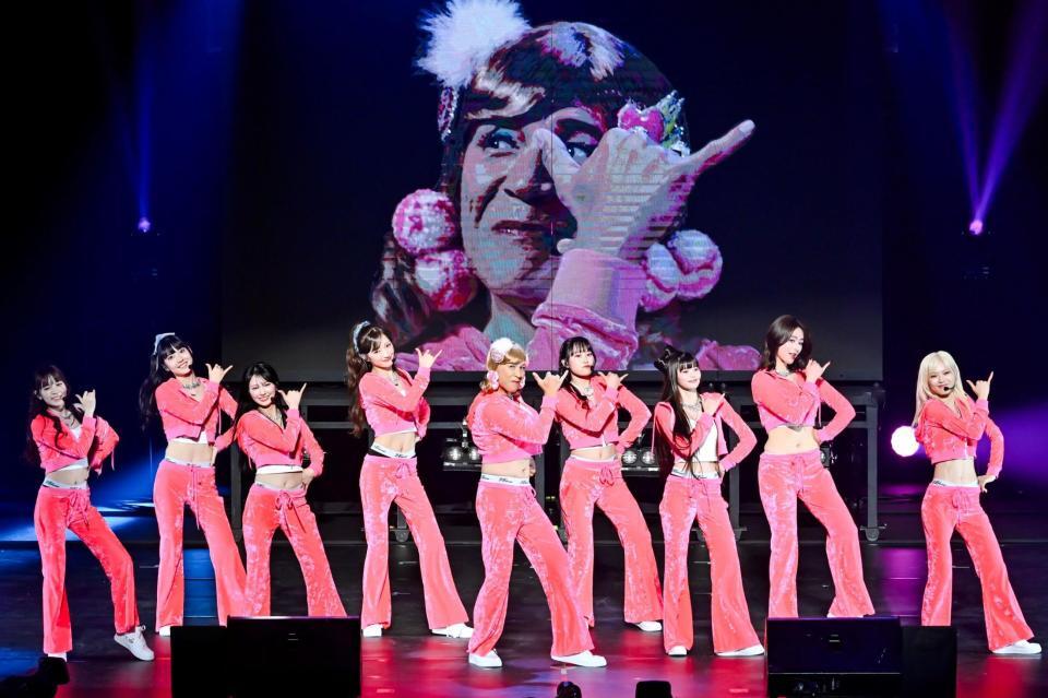 　パフォーマンスするＧｏｒｉｅ（左から５番目）と（左から）Ｇｉｒｌｓ２の増田來亜、菱田未渚美、山口綺羅、小川桜花、、小田柚葉、原田都愛、隅谷百花、鶴屋美咲　©高田梓、河村美貴、ヨシモリユウナ