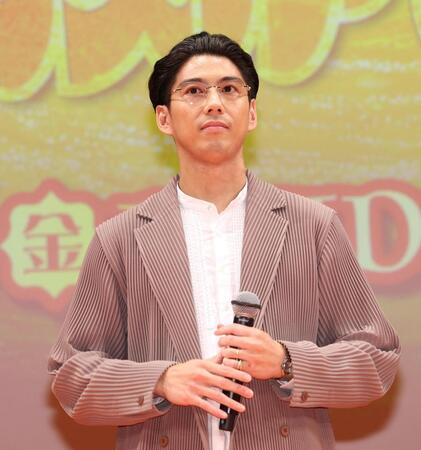 　舞台あいさつに登場した賀来賢人（撮影・佐々木彰尚）