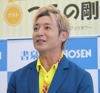 　会見に出席したつるの剛士