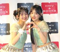 　デビューを果たした「リコリリ」の崎浜梨瑚ことリコ（左）と中瀬梨里ことリリ