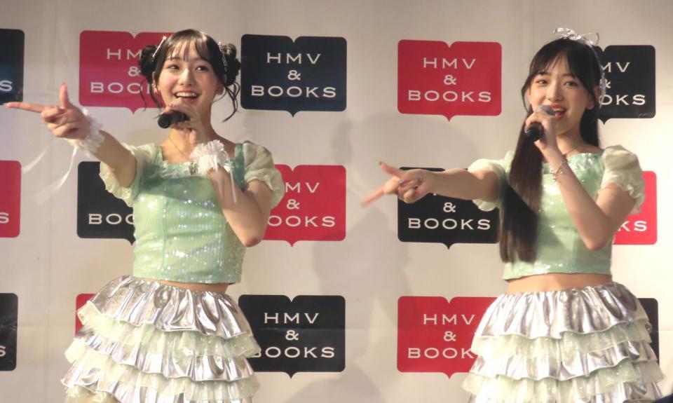 　デビューシングルを披露した新アイドルユニット「リコリリ」の崎浜梨瑚（左）と中瀬梨里