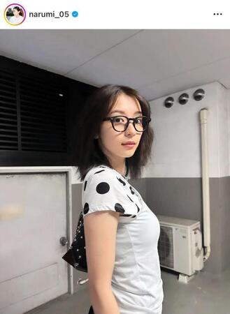 　メガネ姿も素敵！鳴海唯のインスタグラム＠ｎａｒｕｍｉ＿０５より
