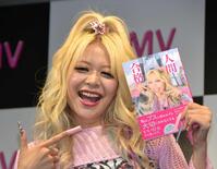 　出版記者会見を行ったエルフ・荒川