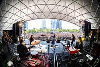 　２万３０００人が集まったＳｕｐｅｒｆｌｙのフリーライブ（撮影・渡邉一生）